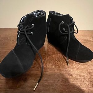 Toms lace up wedge boots size 7.5